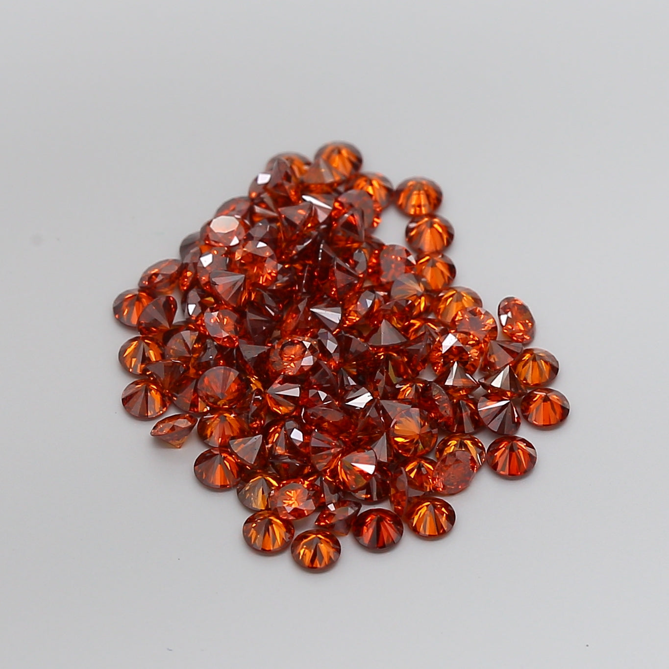Melee Vivid Red Lab Diamonds - Fantasy Color / VS clarity