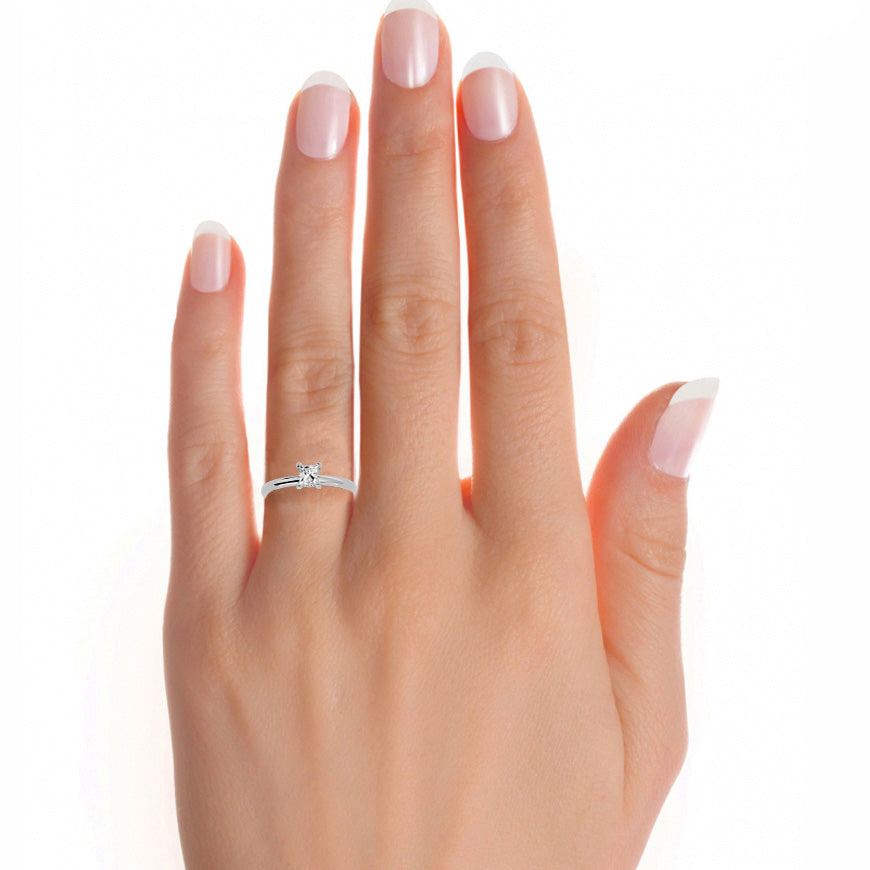 Princess 0.80ct + 2 small - 3.7 grams