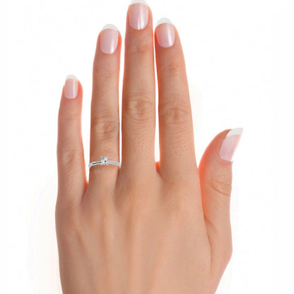 Princess 0.80ct + 2 small - 3.7 grams
